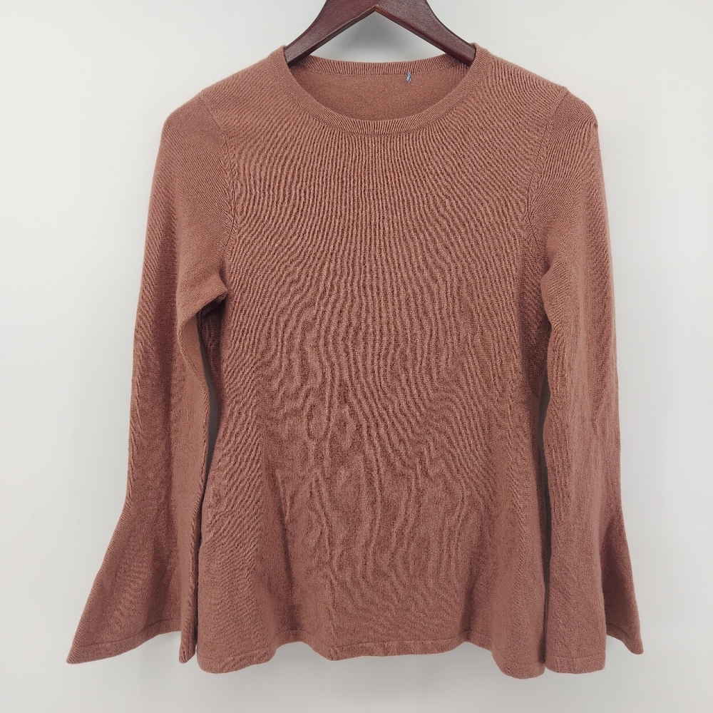 Roundtree Cashmere Round neck Sweater with flared sleeves size small